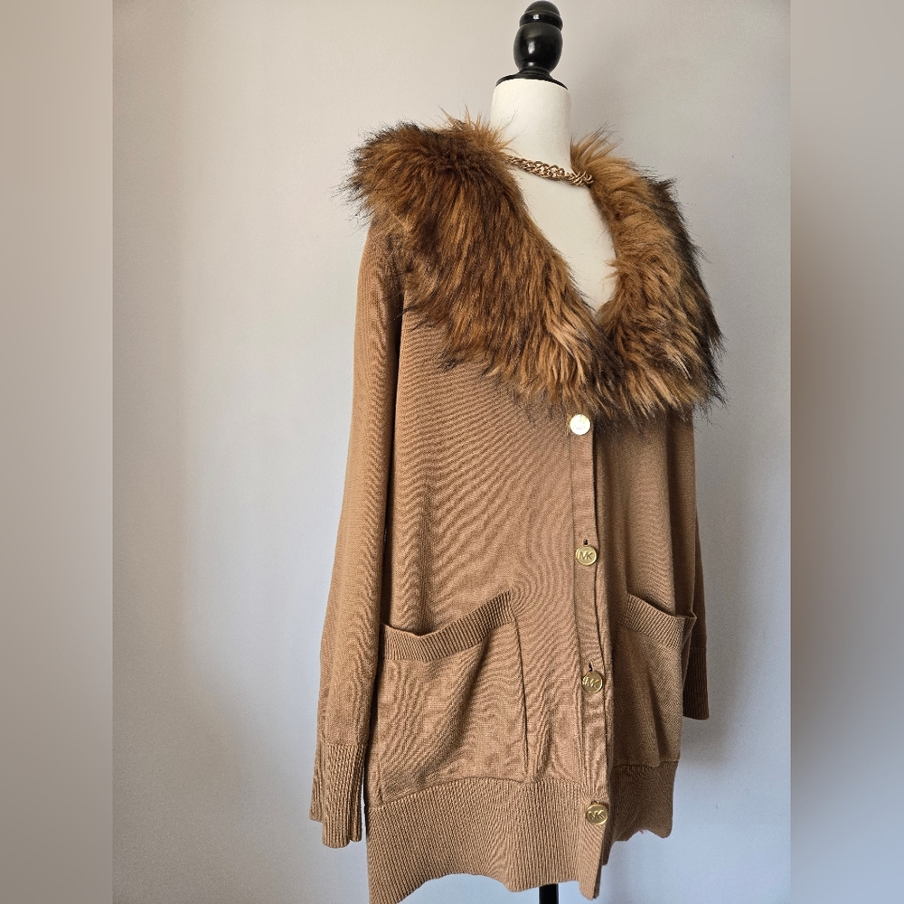 MICHAEL KORS Tan Cardigan Sweater with Faux Fur Collar. Size XL - Picture 3 of 12